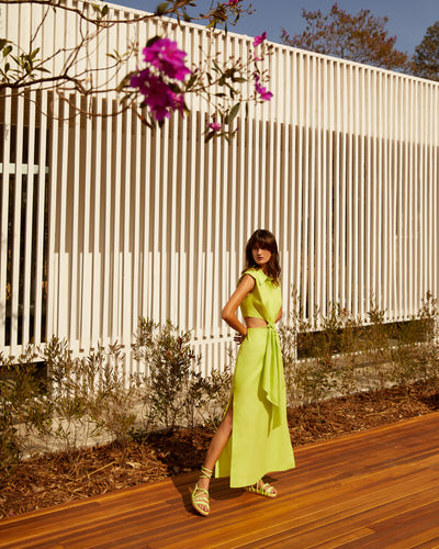 Vestido con nudo en la cintura