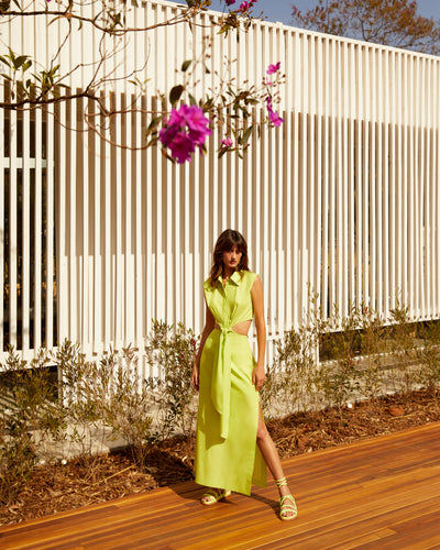 Vestido con nudo en la cintura